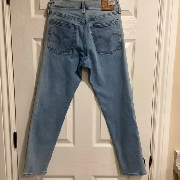Levi’s Wedgie Fit Light Wash Denim Jeans, Size 26 - Picture 5 of 14